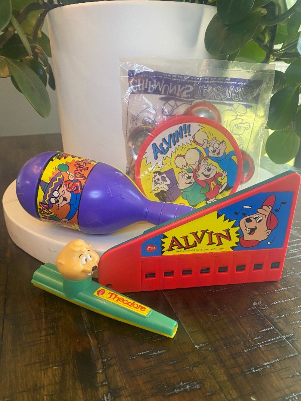 SET 4 Dairy Queen 1994 ALVIN & CHIPMUNKS Music Makers MARACAS Simon Theodore